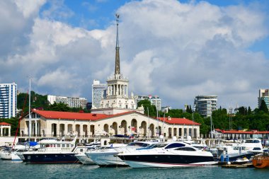 Sochi, Rusya Federasyonu - Haziran 22018. Denizden seaport binayı görüntüleyin.