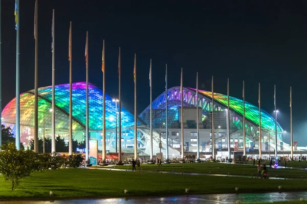 Sochi, Rússia - 29 de maio. 2018. Fisht é estádio de futebol à noite com luzes — Fotografia de Stock