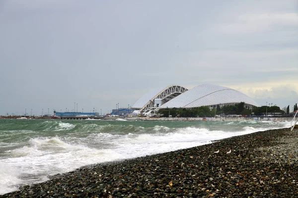 Vista del estadio deportivo Fisht desde el terraplén en Sochi, Rusia — Foto de Stock