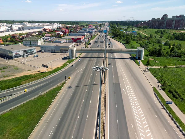 Moskwa, Rosja - 27 maja. 2018 rok. Lot na skrzyżowanie dróg na autostradzie Leningrad w Zelenogradzie — Zdjęcie stockowe