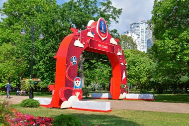 Sochi, Rusya Federasyonu - 30 Mayıs. 2018. yazıt yüklemesini FIFA Dünya Kupası 2018 Navaginskaya sokakta sembolize ediyor.