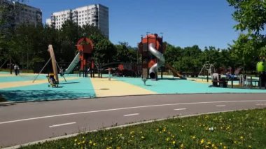 Moscow, Rusya Federasyonu - 22 Mayıs. 2018. Park Sadovniki Güney idari bölgesi içinde çocuklar için oyun alanı