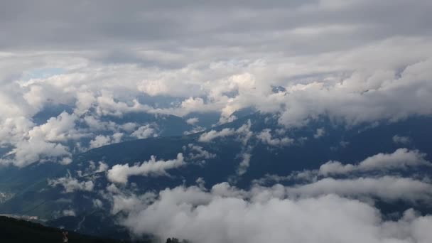 Panorama över Kaukasiska bergen från Rosa Khutor resort i Ryssland — Stockvideo