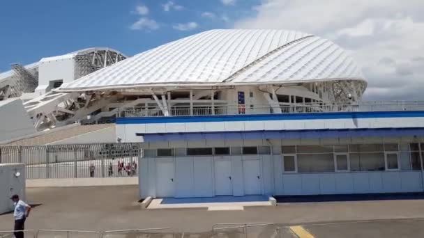 Sotschi, Russland - 2. Juni. 2018. Fußballstadion im Olympiapark — Stockvideo