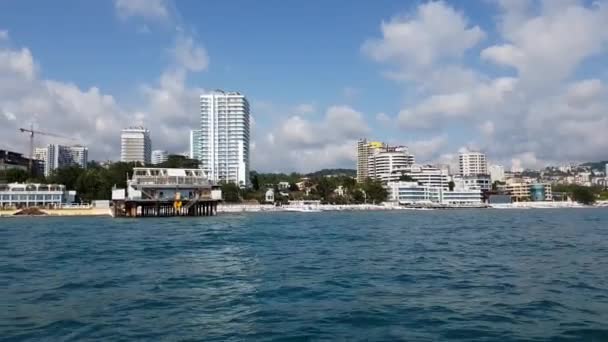 Panorama ze Soči z Černého moře, Rusko — Stock video