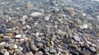 Bir çakıl plajı ile Karadeniz parçası