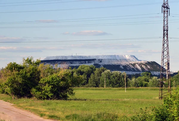 Lopatinsky リン鉱石鉱山および鉱物肥料の Voskresensky 工場からイストラ ロシア 石膏からの丘 廃棄物 — ストック写真
