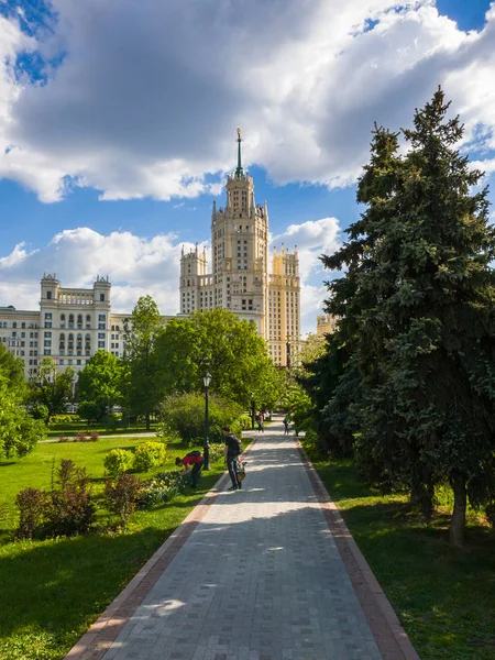 Moscou Russie Mai 2018 Place Ustyinsky Gratte Ciel Sur Remblai — Photo