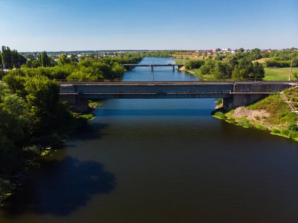 Deux ponts à travers la rivière Matyra dans la ville de Gryazi en Russie — Photo