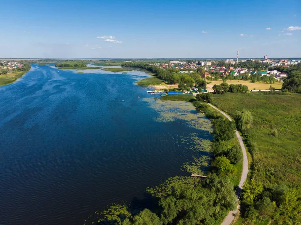 Река Матыра в городе Грязи в России, аэросъемка — стоковое фото