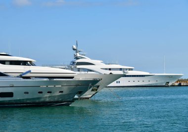 Sochi Limanı modern bir yat. Rusya