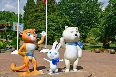 Soçi, Rusya - 2 Haziran 2018. Maskotlar 2014 Kış Olimpiyatları