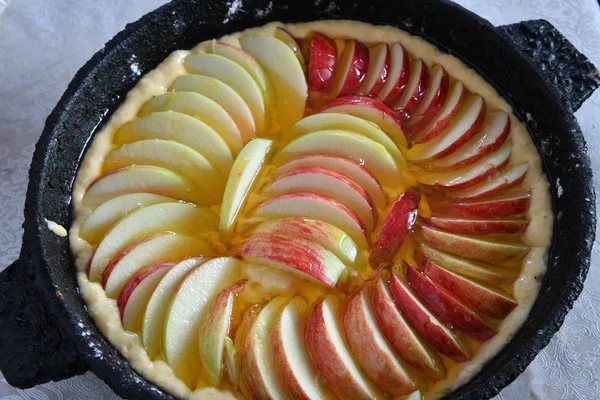 Сырой Яблочный Пирог Медом — стоковое фото