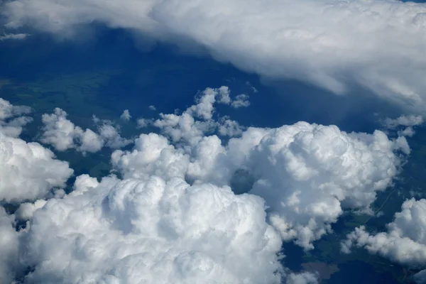 从上面看到积云云 — 图库照片