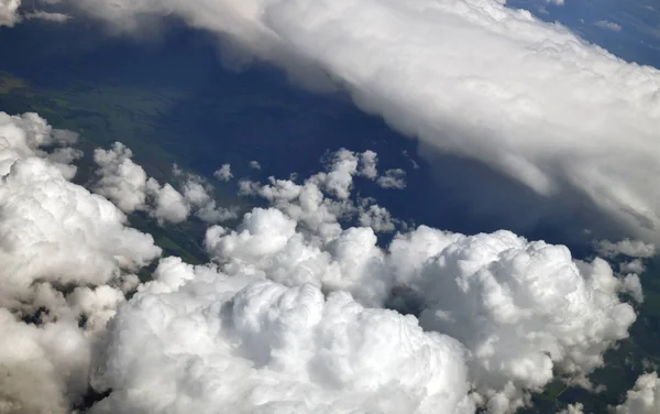 从上面看到积云云 — 图库照片