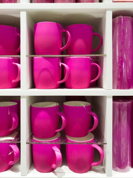 Une Tasse Rose Dans Vitrine — Photo