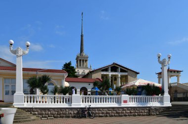 Sochi, Rusya Federasyonu - Haziran 22018. İskele terminal deniz yakınındaki