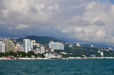 Sochi, Rusya Federasyonu - 2 Haziran. 2018. deniz tarafında şehir görünümünü