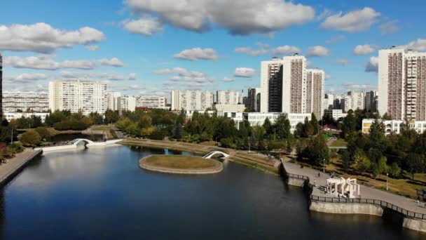 Τεχνητή λίμνη στη Zelenograd στη Μόσχα, Ρωσία — Αρχείο Βίντεο