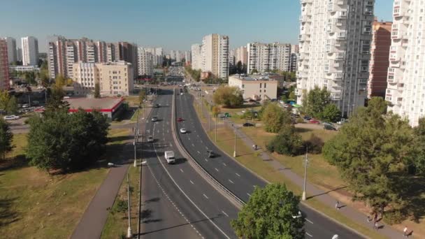 Moskva, Rusko - 20. září. 2018. pohled shora na Panfilov Avenue v Zelenograd — Stock video