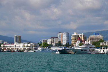 Sochi, Rusya Federasyonu - Haziran 22018. Denizden seaport binayı görüntüleyin.