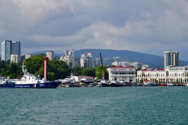 Sochi, Rusya Federasyonu - Haziran 22018. Denizden seaport binayı görüntüleyin.