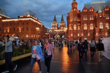 Moscow, Rusya Federasyonu - 22 Eylül. 2018. voskresenskiye vorota ve Manezhnaya meydanında tarihi Müzesi