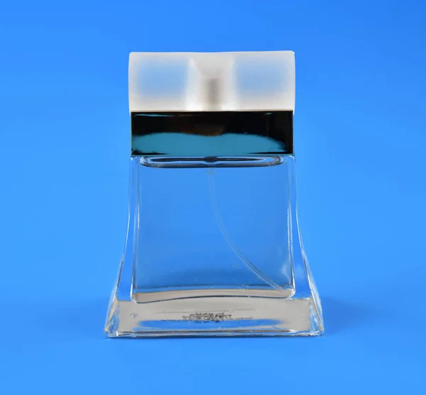 Botella Transparente Con Agua Del Inodoro Sobre Fondo Azul — Foto de Stock