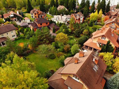 üstten görünüm bir sonbaharın güzel yazlık Köyü