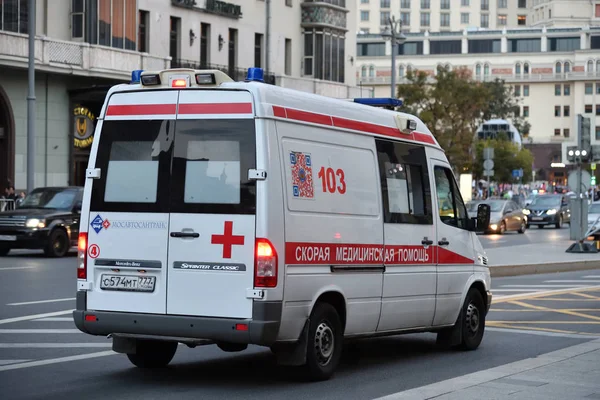 莫斯科 俄罗斯 9月22日 2018 救护车上的 Teatralnyy Proezd — 图库照片