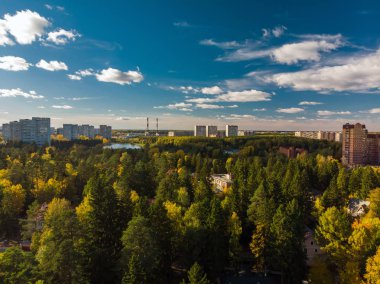 üstten görünüm sonbahar orman ile Moskova'nın Ekolojik temiz bir alan üzerinde. Rusya