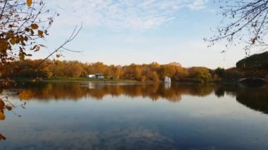 Izmaylovo Park Sonbahar ve gölet, Moskova, Rusya