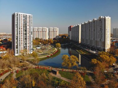 Gölet, Rusya'nın Levoberezhny yakınında modern Konut Evleri