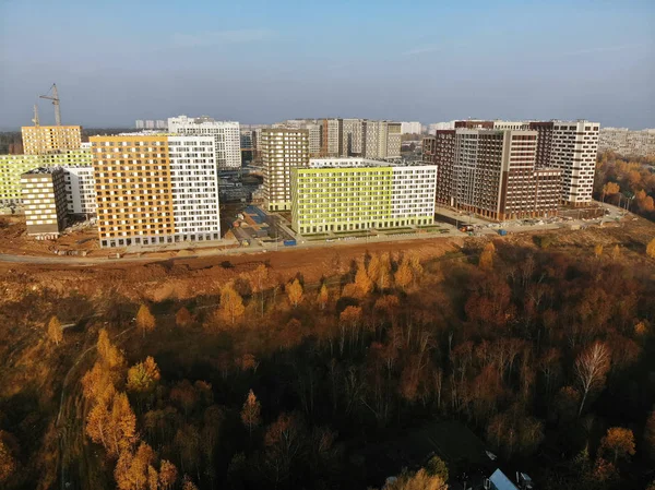 Moskau, Russland - 19. Oktober. 2018. Wohngebäude gebaut pik ist größte Baufirmen in Russland — Stockfoto