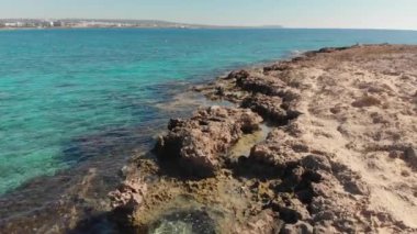 Akdeniz sahil Kıbrıs, parça