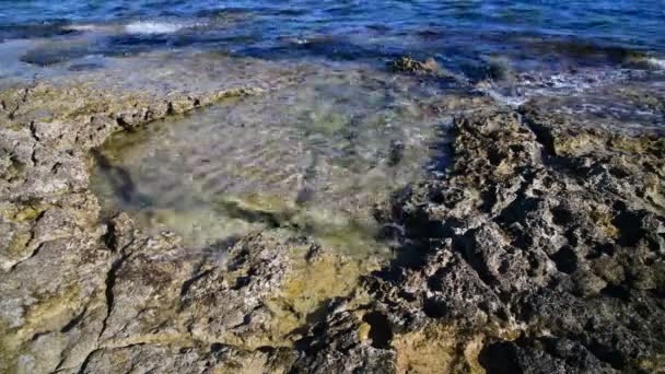 Côte méditerranéenne près de l'île de Chypre — Video