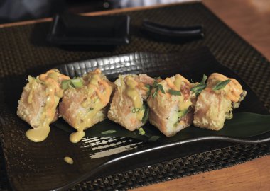 Tablo lokantada fırında rulo