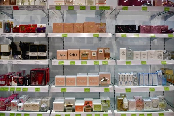 Sochi, Russia - June 2. 2018. womens perfumes famous brands on counter of store in Sun City mall — Stock Photo, Image