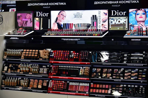 Σότσι, Ρωσία - 2 Ιουνίου. 2018. διακοσμητικά καλλυντικά από Dior στο Sun City mall — Φωτογραφία Αρχείου
