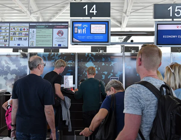 Larnaca Cyprus November 2018 Passengers Check Counters Airport Building — Stock Photo, Image