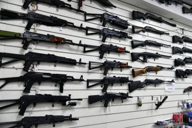 Sochi, Rusya Federasyonu - 2 Haziran. 2018. duvar dükkanda Sprut Sun City alışveriş merkezinde hava tüfekleri