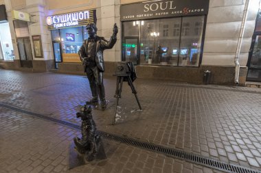 Nizhny Novgorod, Rusya Federasyonu - Kasım 02.2015. Bolshaya Pokrovskaya Caddesi üzerinde fotoğrafçı için anıt.