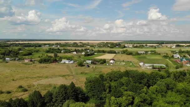 Herfst landschap van hoogte in Rusland, neerwaartse beweging — Stockvideo