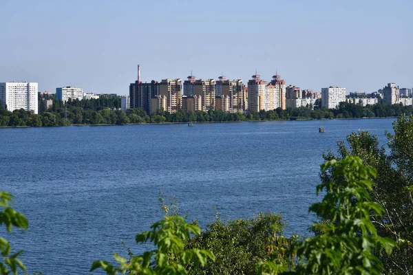 Vue de la rive gauche sur la rivière à Voronej, Russie — Photo