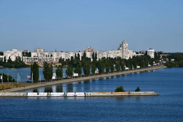 Voronej, Russie - 23 août. 2018. Vue du pont Tchernavski sur la rivière Voronej — Photo