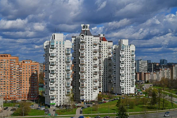 Moscú, Rusia - 29 de abril. 2018. vista de la zona de dormitorio en el distrito de Zelenograd — Foto de Stock