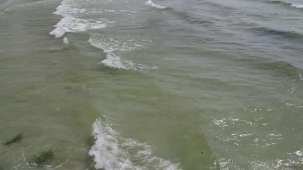 来自 uae 海岸的波斯湾浅水区的裂痕 — 图库视频影像