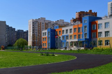 Khimki, Rusya Federasyonu - 10 Mayıs. 2018. güzel devlet kapsamlı okul ilköğretim ve ortaöğretim