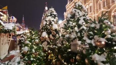 Moskova, Rusya - Ocak 7.2019. Kırmızı kare üzerinde Noel Fuarı
