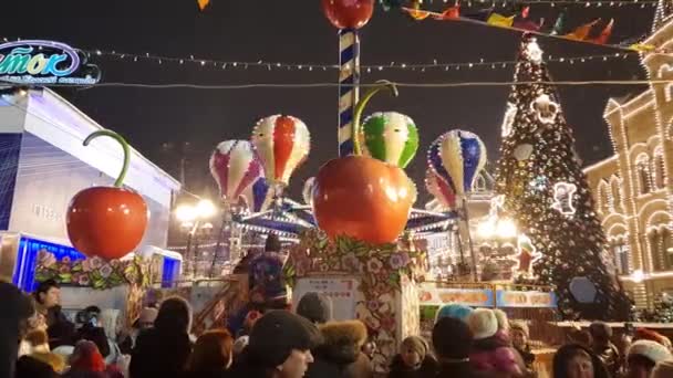 Moscou, Rússia - 7 de janeiro de 2019. Carrossel na Feira de Natal na Praça Vermelha — Vídeo de Stock